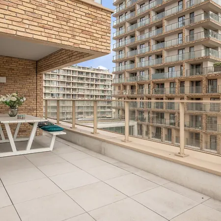 Stunning With Large Sunny Terrace Apartmán