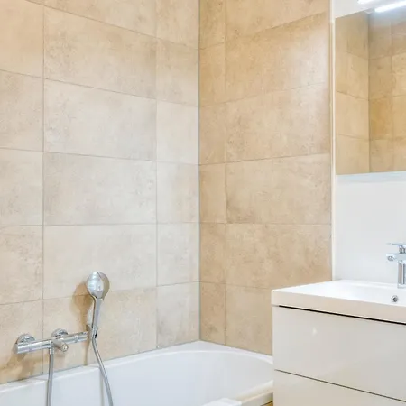 Stunning With Large Sunny Terrace Apartmán