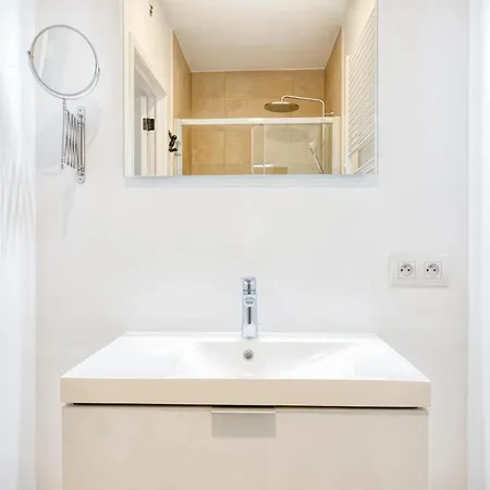 Stunning With Large Sunny Terrace Apartmán