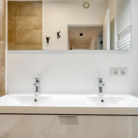 Stunning With Large Sunny Terrace Apartamento